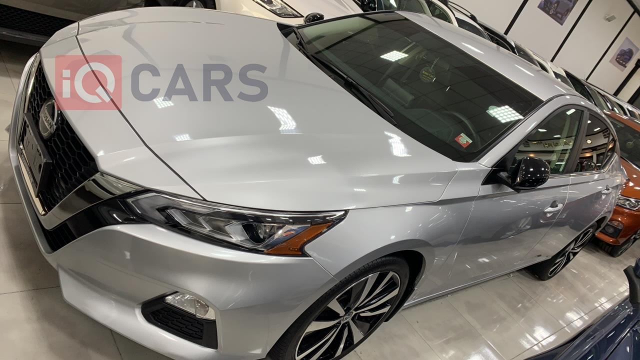 نيسان ألتيما